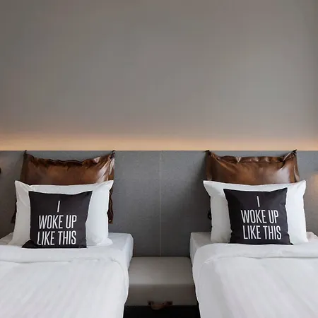 Отель Moxy 3*